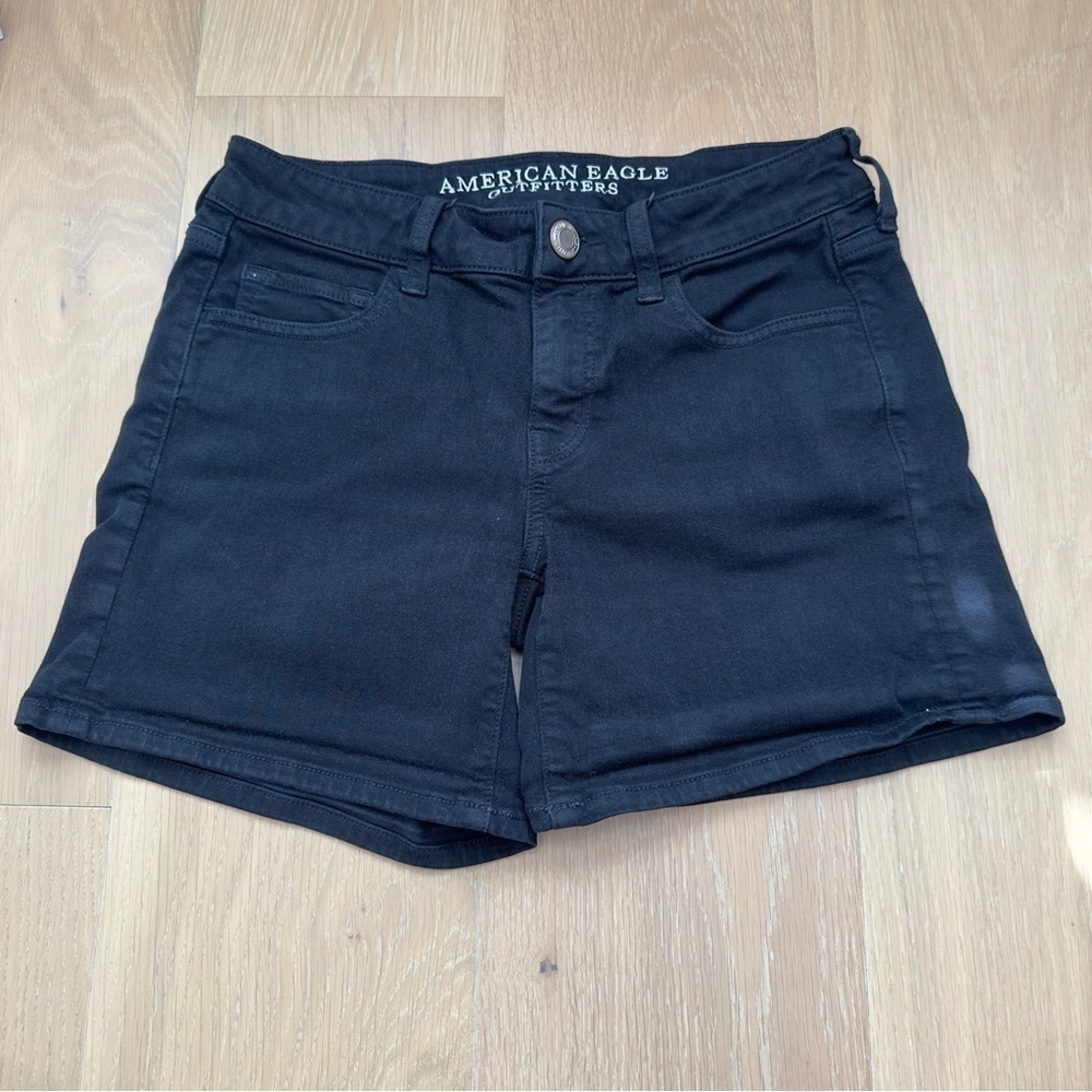 American Eagle Womens Black Jean Shorts Mid Rise 5” Size 4 Stretch Casual Gothic